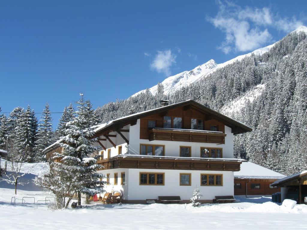 Haus Laerchenhof Villa Holzgau Exterior photo